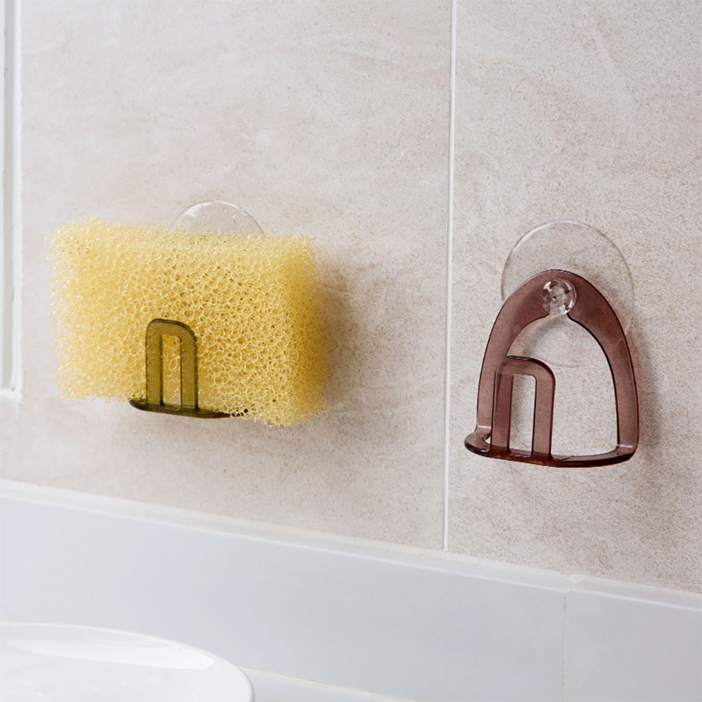 Porte-éponge à ventouse avec une éponge jaune sur un mur de salle de bain