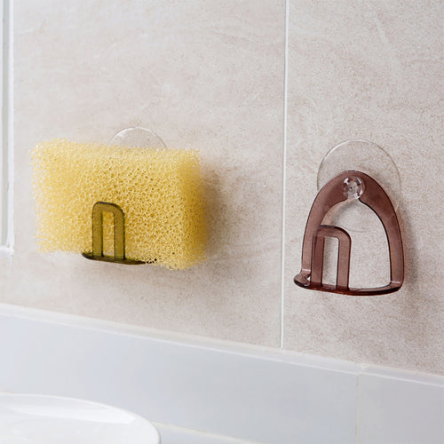 Porte-éponge à ventouse avec une éponge jaune sur un mur de salle de bain